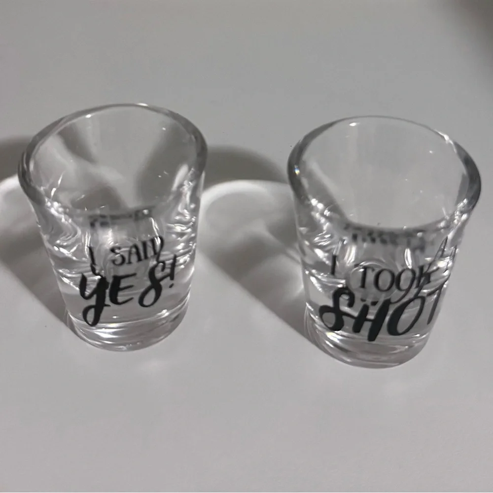 [5x$25] ⭐️ NEW 2-Pack Mr. & Mrs. Wedding Shot Glass Set Engagement Gift - NWT